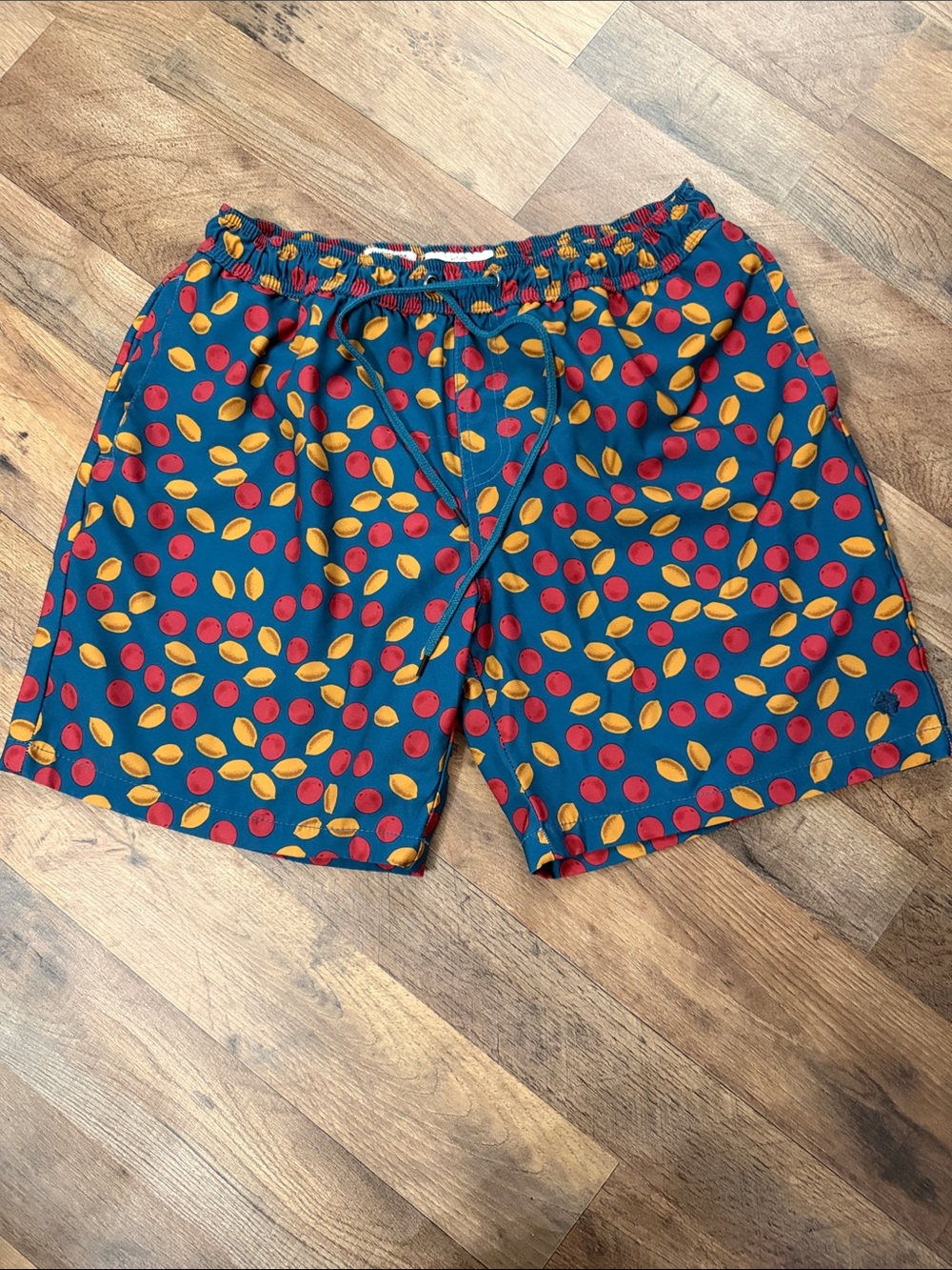 Lucky Brand Saturday stretch fruit print swim shorts sz L